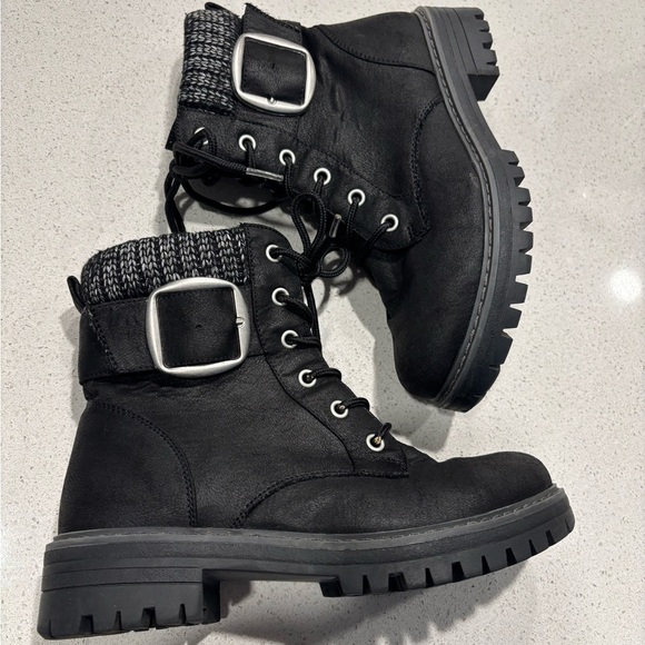 Cliffs by WHITE MOUNTAIN Shoes - Cliffs White Mountain Boots, Size 5.5